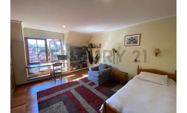 VENTA AMPLIA Y LUMINOSA CASA EN LOS TRAPENSES