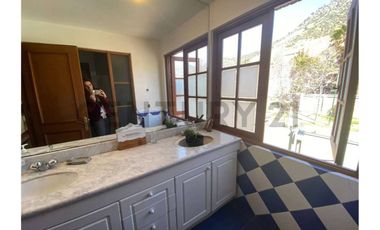 VENTA AMPLIA Y LUMINOSA CASA EN LOS TRAPENSES