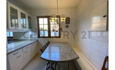 VENTA AMPLIA Y LUMINOSA CASA EN LOS TRAPENSES