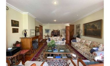 VENTA AMPLIA Y LUMINOSA CASA EN LOS TRAPENSES