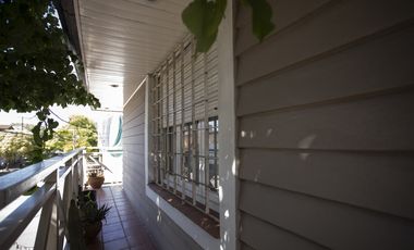 Casa Cuatro Dormitorios Dos Baños Y Local Comecial En Esquina