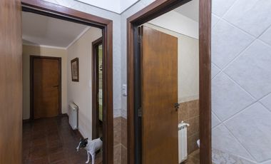 Casa Cuatro Dormitorios Dos Baños Y Local Comecial En Esquina