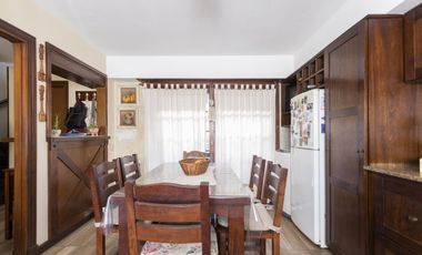 Casa Cuatro Dormitorios Dos Baños Y Local Comecial En Esquina