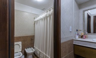 Casa Cuatro Dormitorios Dos Baños Y Local Comecial En Esquina