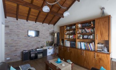 Casa Cuatro Dormitorios Dos Baños Y Local Comecial En Esquina