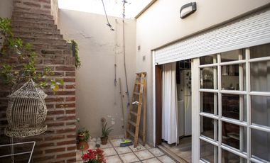 Casa Cuatro Dormitorios Dos Baños Y Local Comecial En Esquina