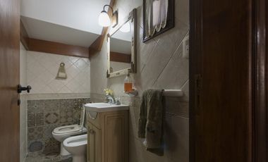 Casa Cuatro Dormitorios Dos Baños Y Local Comecial En Esquina