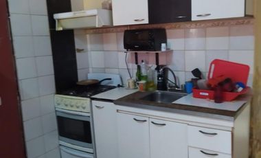 Vendo casa sobre terreno de 10m x 27m, en Merlo. Precio total: U$S 58.000 o financiado en U$S 30.000 y Ctas.