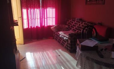 Vendo casa sobre terreno de 10m x 27m, en Merlo. Precio total: U$S 58.000 o financiado en U$S 30.000 y Ctas.