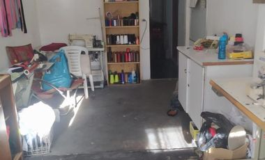 Vendo casa sobre terreno de 10m x 27m, en Merlo. Precio total: U$S 58.000 o financiado en U$S 30.000 y Ctas.