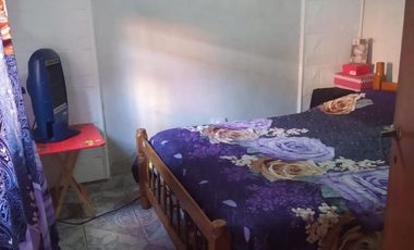 Vendo casa sobre terreno de 10m x 27m, en Merlo. Precio total: U$S 58.000 o financiado en U$S 30.000 y Ctas.