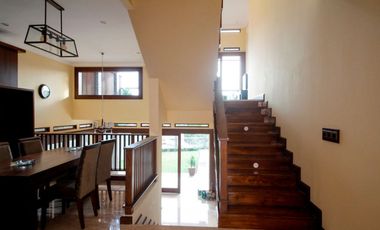 Villa Daerah Ciumbuleuit Bandung Jauh Dari Kebisingan Bagus Buat Investasi