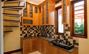 Villa Daerah Ciumbuleuit Bandung Jauh Dari Kebisingan Bagus Buat Investasi