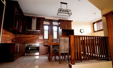 Villa Daerah Ciumbuleuit Bandung Jauh Dari Kebisingan Bagus Buat Investasi
