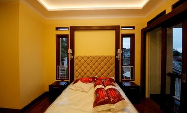 Villa Daerah Ciumbuleuit Bandung Jauh Dari Kebisingan Bagus Buat Investasi