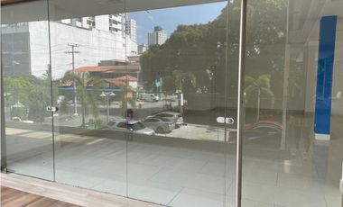Se alquila local comercial ubicado en Bella Vista. (SG)