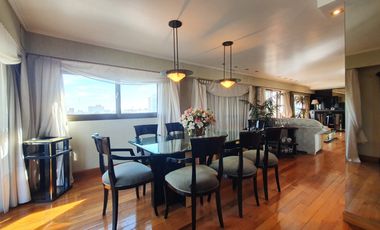 Venta - Piso cinco ambientes con dependencia y cochera -Hipólito Irigoyen 1880 Venta Mar del Plata