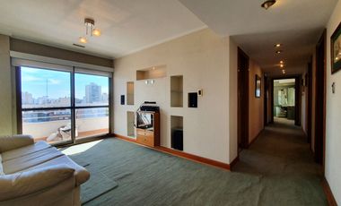 Venta - Piso cinco ambientes con dependencia y cochera -Hipólito Irigoyen 1880 Venta Mar del Plata