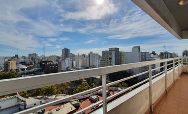 Venta - Piso cinco ambientes con dependencia y cochera -Hipólito Irigoyen 1880 Venta Mar del Plata