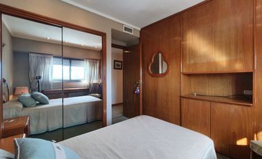 Venta - Piso cinco ambientes con dependencia y cochera -Hipólito Irigoyen 1880 Venta Mar del Plata