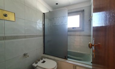 Venta - Piso cinco ambientes con dependencia y cochera -Hipólito Irigoyen 1880 Venta Mar del Plata