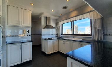 Venta - Piso cinco ambientes con dependencia y cochera -Hipólito Irigoyen 1880 Venta Mar del Plata