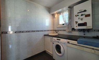 Venta - Piso cinco ambientes con dependencia y cochera -Hipólito Irigoyen 1880 Venta Mar del Plata