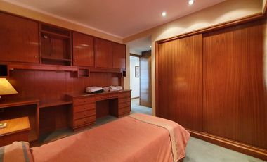 Venta - Piso cinco ambientes con dependencia y cochera -Hipólito Irigoyen 1880 Venta Mar del Plata