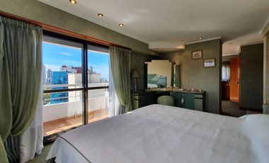 Venta - Piso cinco ambientes con dependencia y cochera -Hipólito Irigoyen 1880 Venta Mar del Plata