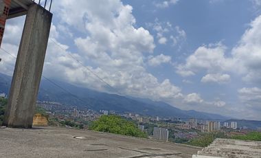VENTA EDIFICIO 1ER, 2DO, 3ER PISO Y PLACAS PARA CONSTRUIR 4 Y 5 PISO. Cod V6055