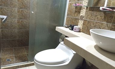 VENTA EDIFICIO 1ER, 2DO, 3ER PISO Y PLACAS PARA CONSTRUIR 4 Y 5 PISO. Cod V6055
