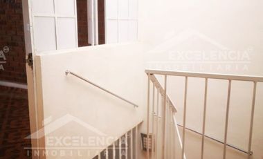 VENTA DE CASA REMODELADA EN COLINAS DEL SUR