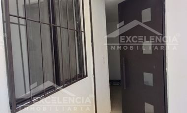 VENTA DE CASA REMODELADA EN COLINAS DEL SUR