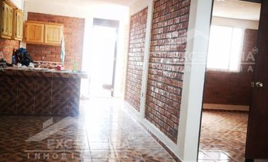 VENTA DE CASA REMODELADA EN COLINAS DEL SUR