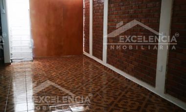 VENTA DE CASA REMODELADA EN COLINAS DEL SUR