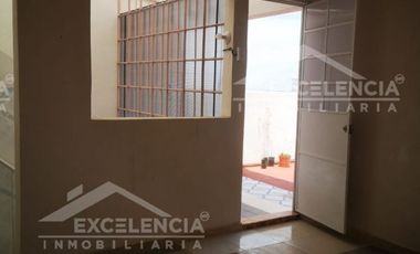 VENTA DE CASA REMODELADA EN COLINAS DEL SUR