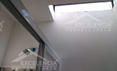 VENTA DE CASA REMODELADA EN COLINAS DEL SUR