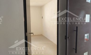 VENTA DE CASA REMODELADA EN COLINAS DEL SUR