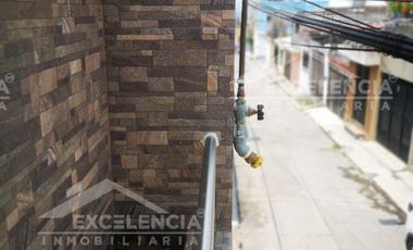 VENTA DE CASA REMODELADA EN COLINAS DEL SUR