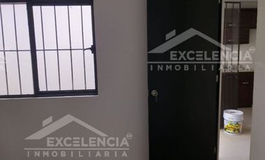 VENTA DE CASA REMODELADA EN COLINAS DEL SUR