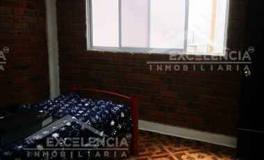 VENTA DE CASA REMODELADA EN COLINAS DEL SUR