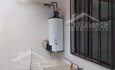 VENTA DE CASA REMODELADA EN COLINAS DEL SUR