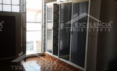 VENTA DE CASA REMODELADA EN COLINAS DEL SUR