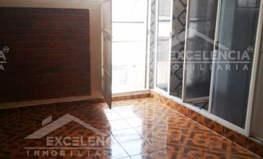 VENTA DE CASA REMODELADA EN COLINAS DEL SUR