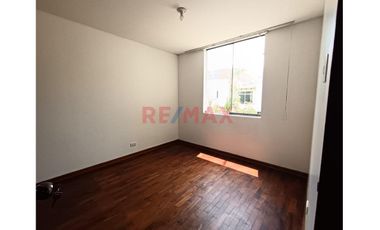 Alquiler Lindo Y Espacioso Departamento En Valle Hermoso Surco