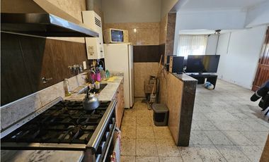 Propiedad en Block. Casa 3 AMB con patio y garage. + casa 2 AMB