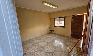 Propiedad en Block. Casa 3 AMB con patio y garage. + casa 2 AMB