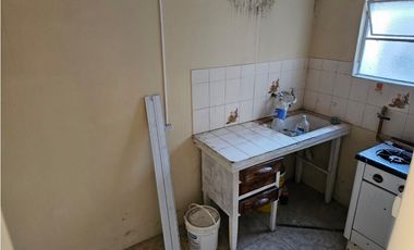 Propiedad en Block. Casa 3 AMB con patio y garage. + casa 2 AMB