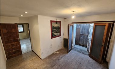 Propiedad en Block. Casa 3 AMB con patio y garage. + casa 2 AMB