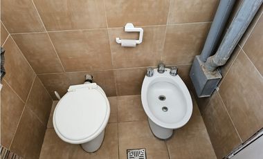 Propiedad en Block. Casa 3 AMB con patio y garage. + casa 2 AMB